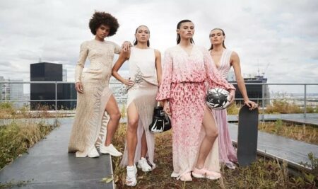 الماركات العالمية تتنافس في إطلاق تصاميمها استعدادًا لأولمبياد باريس الماركات العالمية تتنافس في إطلاق تصاميمها استعدادًا لأولمبياد باريس