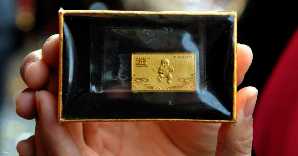 الذهب يتجه لتكبد خسائر أسبوعية وسط ترقب لمزيد من البيانات