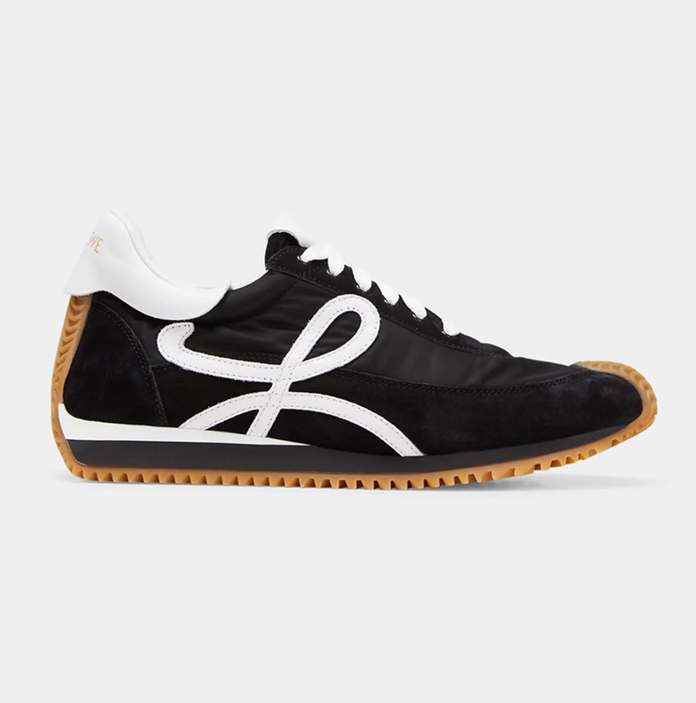 «Flow Suede Retro Runner».. من «Loewe»