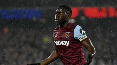 المدافع زوما يقترب من شباب الأهلي