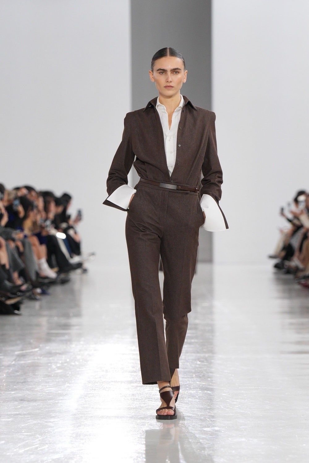 مجموعة «Max Mara» لربيع وصيف 2025.. تصاميم مستوحاة من العلوم والخيال