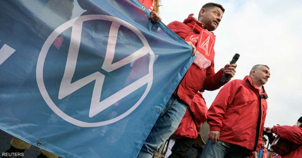 "صراع وجودي".. إضراب عمالي يشل مصانع فولكسفاغن في ألمانيا