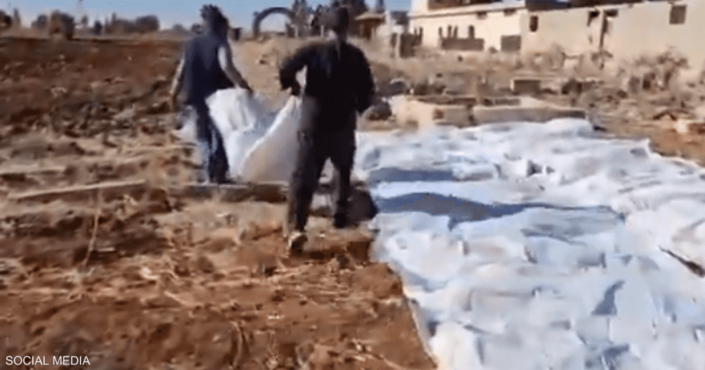 بالفيديو.. انتشال 34 جثة من مقبرة جماعية بريف درعا