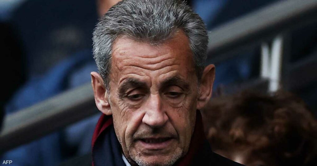 الرئيس الفرنسي الأسبق ساركوزي بسوار إلكتروني لمدة عام