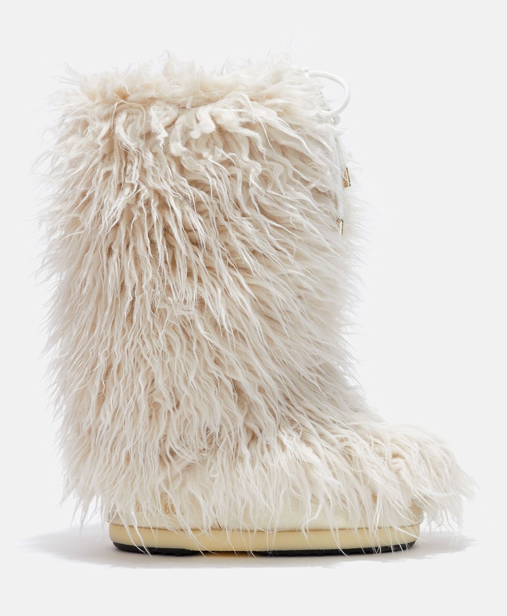 حذاء «Yeti Moon Boot».. من «Jacquemus»