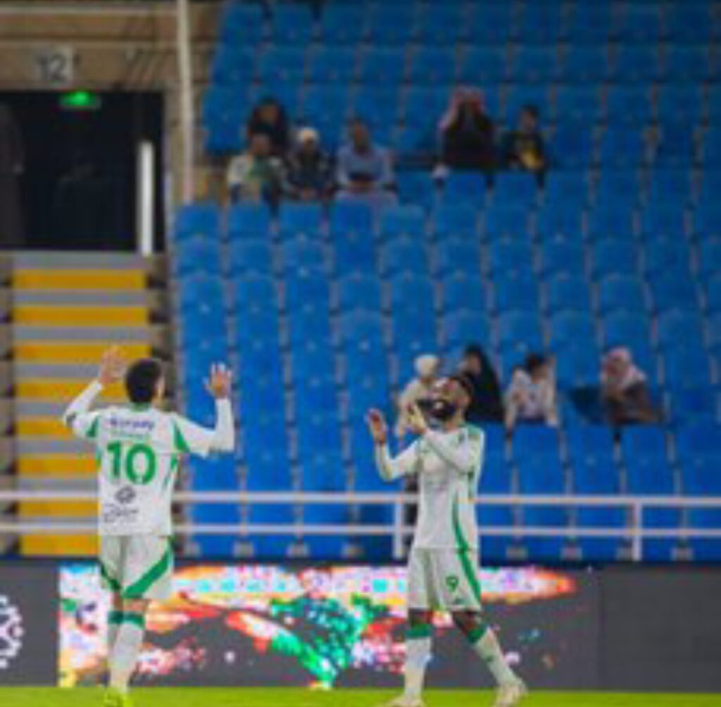 الأهلي يقلب الطاولة على التعاون برباعية