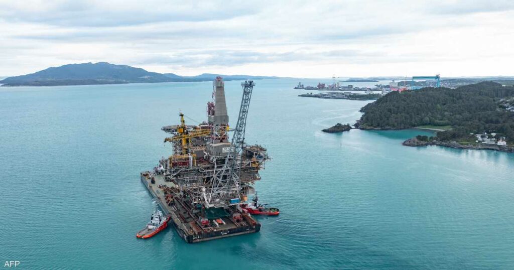 أسعار النفط تتراجع.. والأنظار على البيت الأبيض