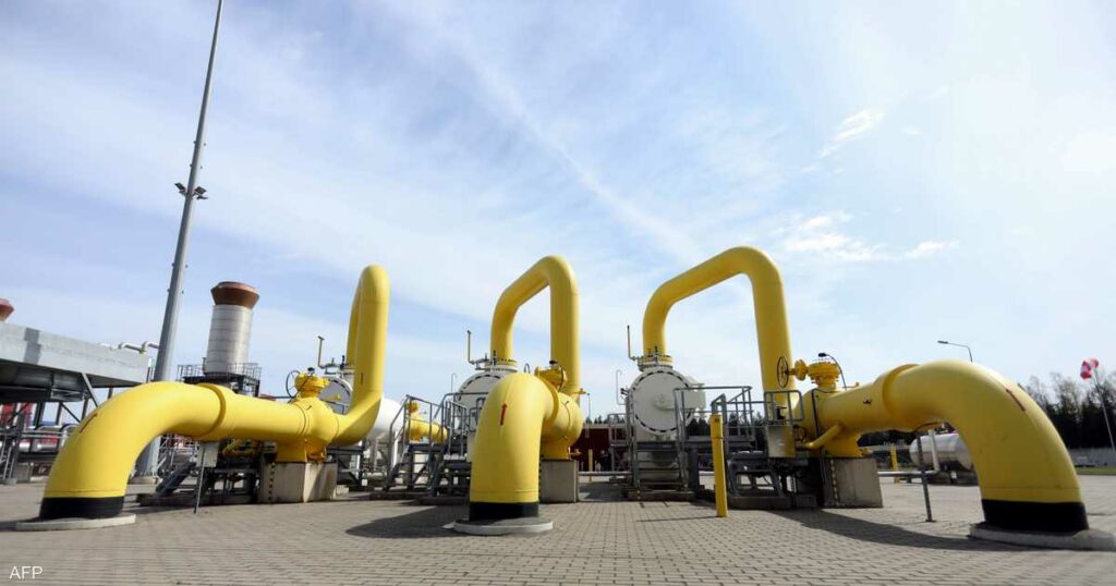 النفط يتعافى من أدنى مستوى في أسابيع وسط تعطل إمدادات ليبيا