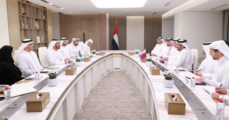 الإمارات وقطر تبحثان تنمية شراكتهما الاقتصادية
