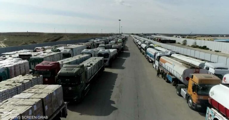 فيديو جوي.. شاحنات المساعدات تبدأ الدخول من مصر إلى غزة