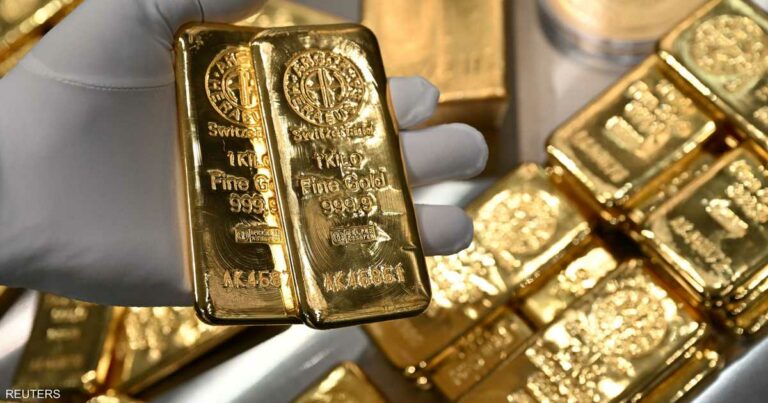 الذهب يتراجع بعد تصريحات باول حول الفائدة والتضخم