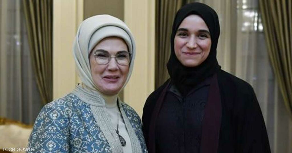 في أنقرة.. أول صورة رسمية لزوجة الشرع