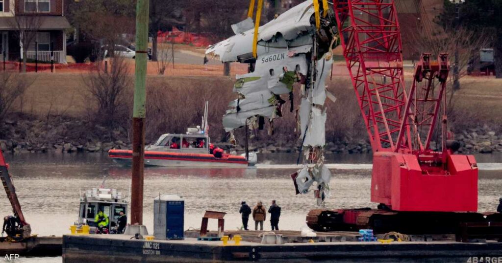 لم يسمعوا التعليمات.. تطور بتحقيقات تصادم طائرتين فوق واشنطن