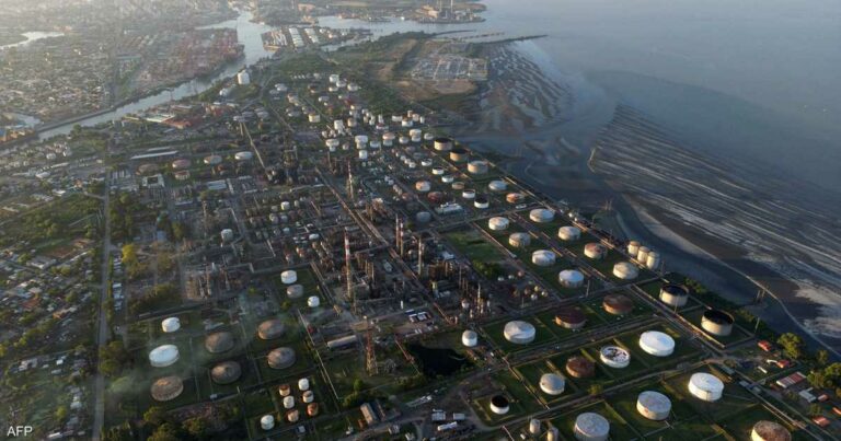 الرسوم الجمركية تدفع مصافي أميركا للتحول لخامات أخف