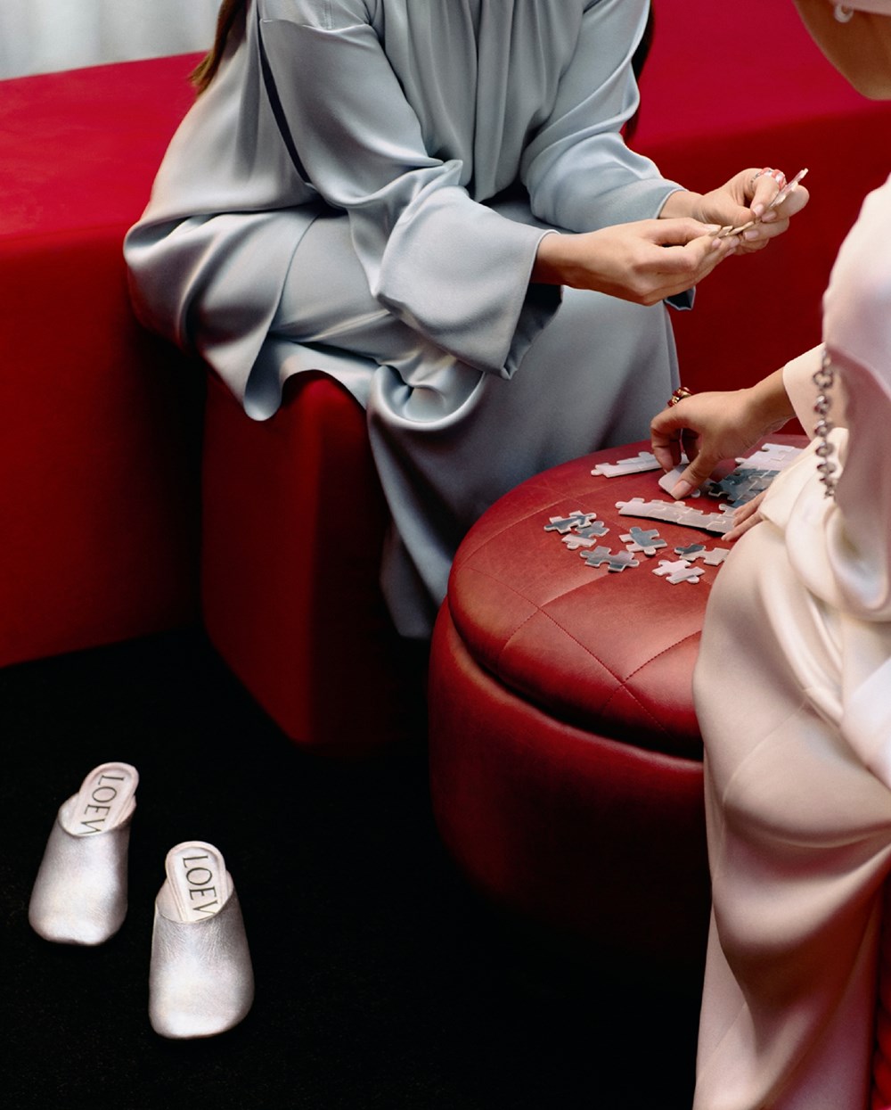 علامة «LOEWE» تطلق تشكيلة «Silver» المصغّرة.. احتفاءً بشهر رمضان الكريم