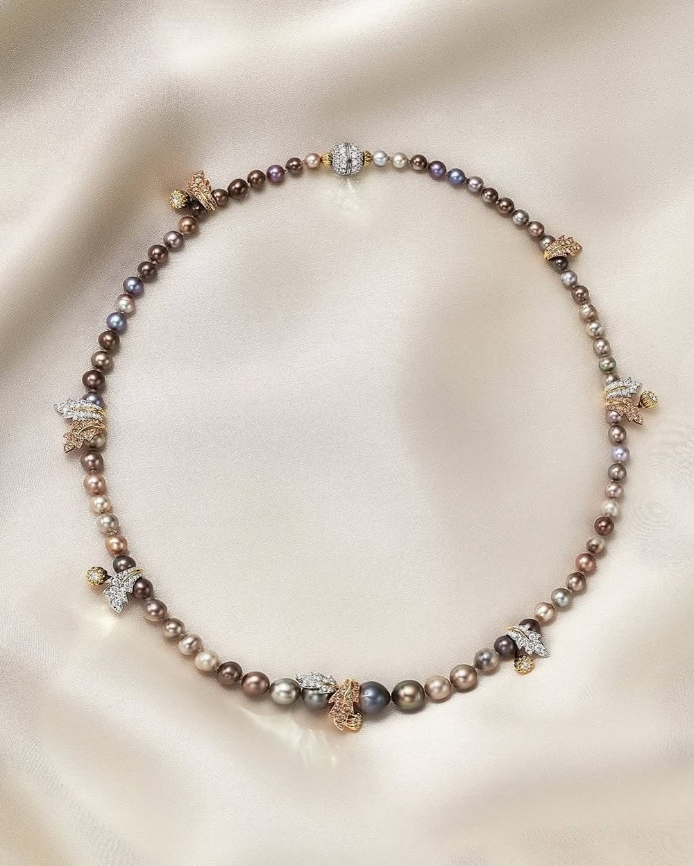 «Bird on Pearl».. حينما يلتقي تراث دار تيفاني وسحر اللؤلؤ الطبيعي