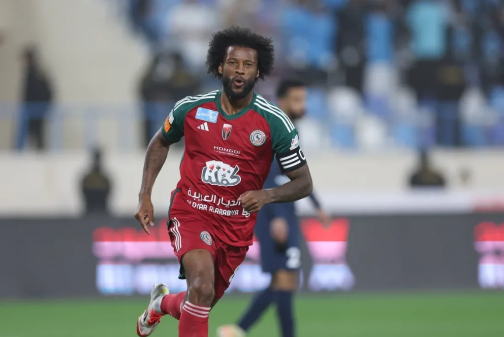 الاتفاق يواصل انتصاراته بثنائية في شباك الأخدود بدوري روشن