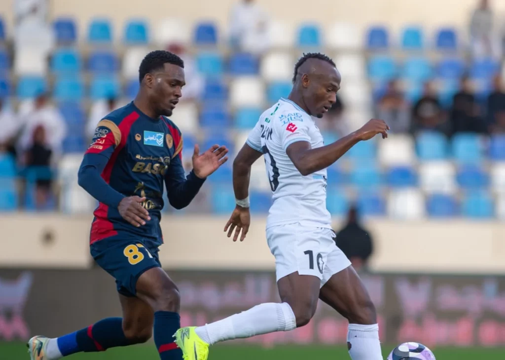 التعادل السلبي يحسم مواجهة الأخدود وضمك في دوري روشن