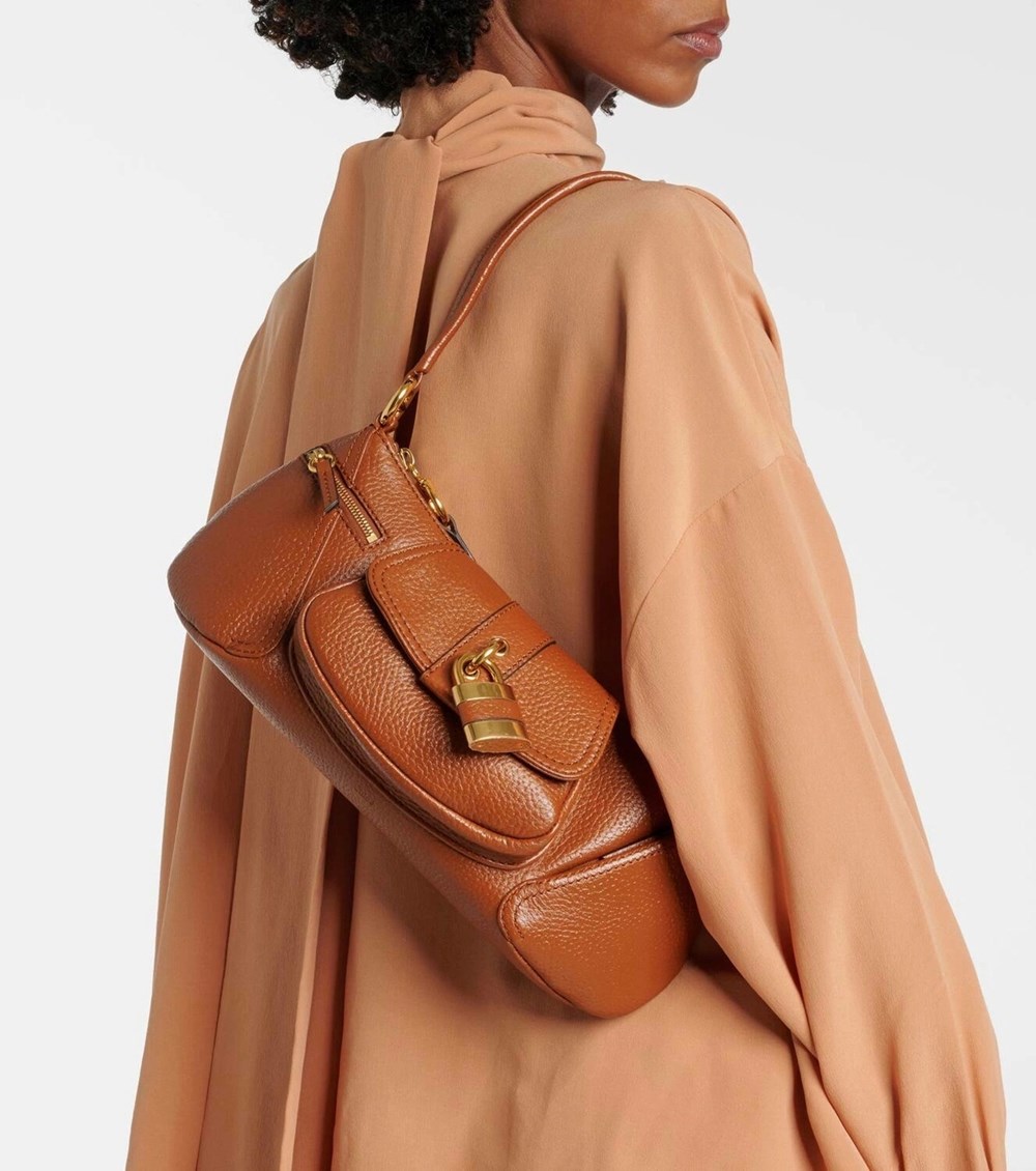 حقيبة «THE 99 SHOULDER».. من «Chloe»
