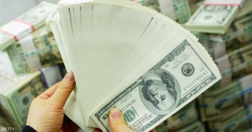 الدولار قرب أدنى مستوى في 3 سنوات بعد هجوم ترامب على باول