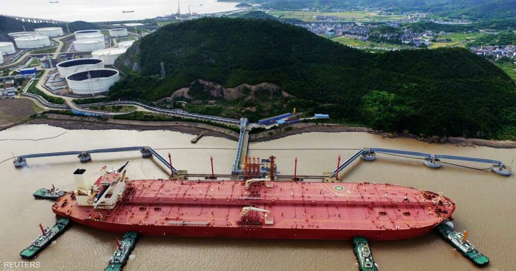 النفط يسجل أول ارتفاع أسبوعي في 3 أسابيع