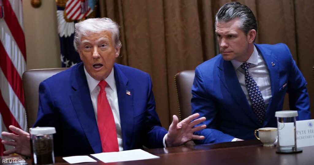 بعد فضيحة "سيغنال" الثانية.. ترامب يعلن موقفه من وزير الدفاع