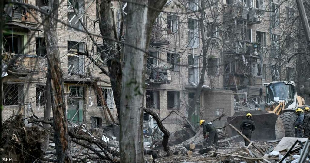 زيلينسكي يتهم روسيا باستخدام صاروخ "كوري شمالي" في ضربة كييف