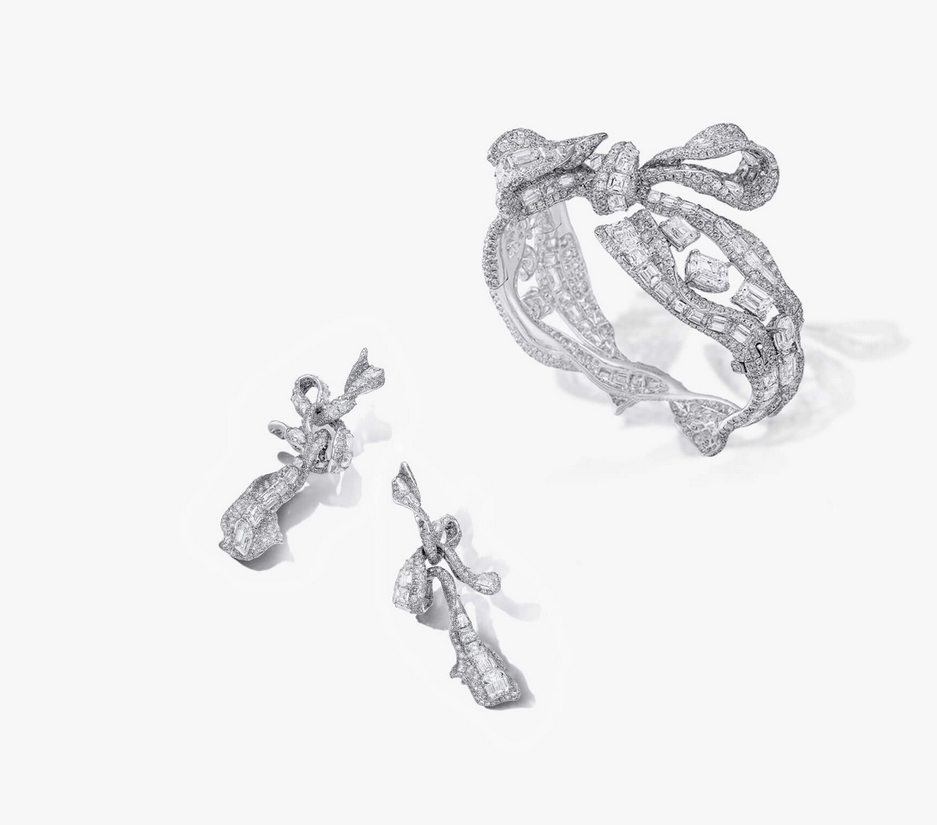 سوار وأقراط من مجموعة الشريط 