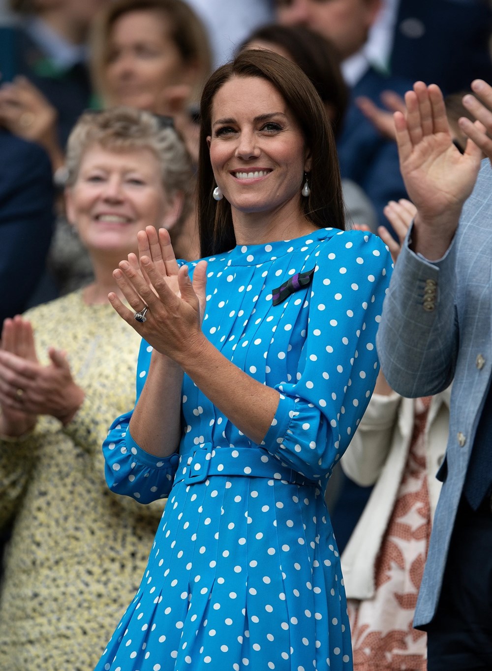 من ديانا إلى كيت.. الفساتين «المنقّطة» إرث الموضة الذي لا يغيب عن القصور