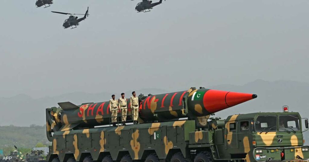 وسط التوتر مع الهند.. باكستان تختبر صاروخا باليستيا