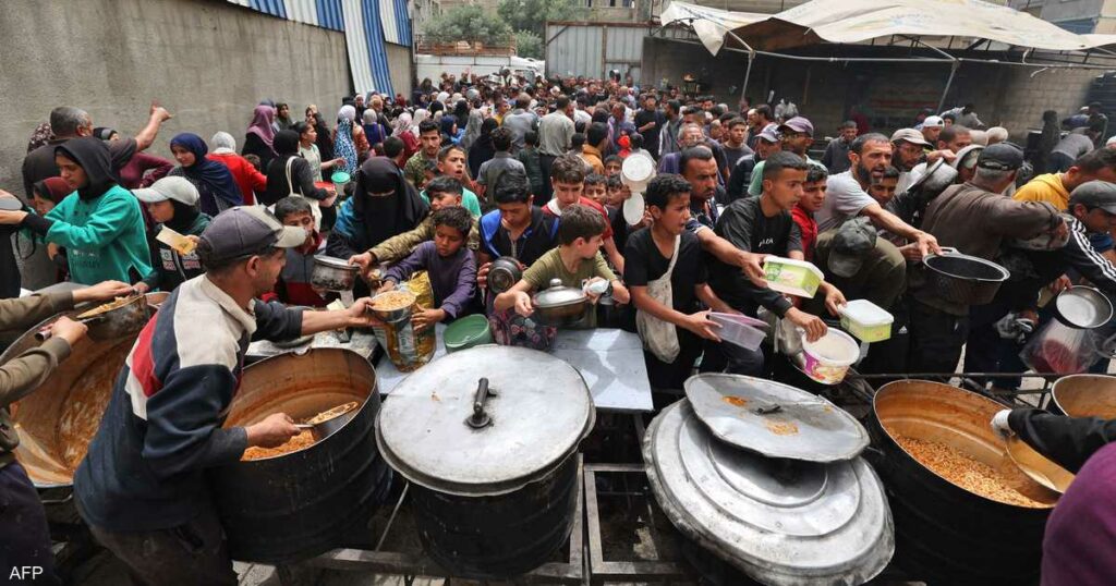 طحن وخبز المعكرونة والعدس.. آخر حيل الغزيين لمواجهة المجاعة