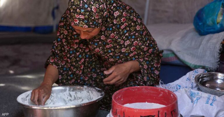 "الدقيق الفاسد".. خيار سكان غزة الوحيد لمواجهة الجوع