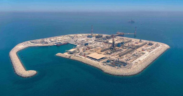 أدنوك للحفر تفوز بعقد لبناء 3 حفارات جديدة بـ810 مليون دولار