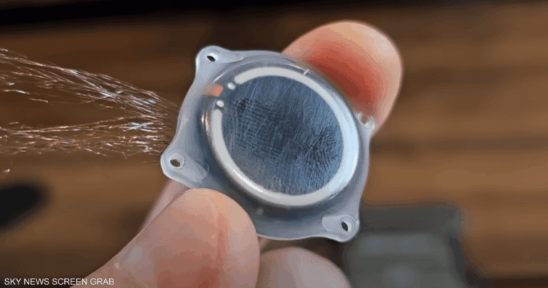 عن طريق شريحة "نيورالينك".. مريض بالشلل يحرر مقطع فيديو