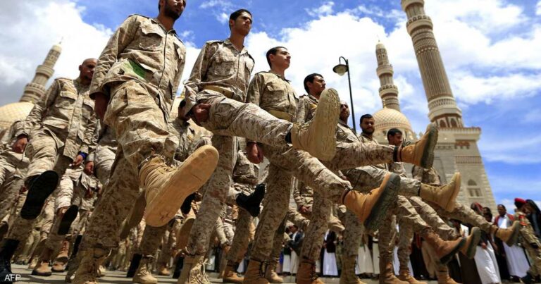 إيران تضغط على الحوثيين لوقف هجماتهم على السفن الأميركية