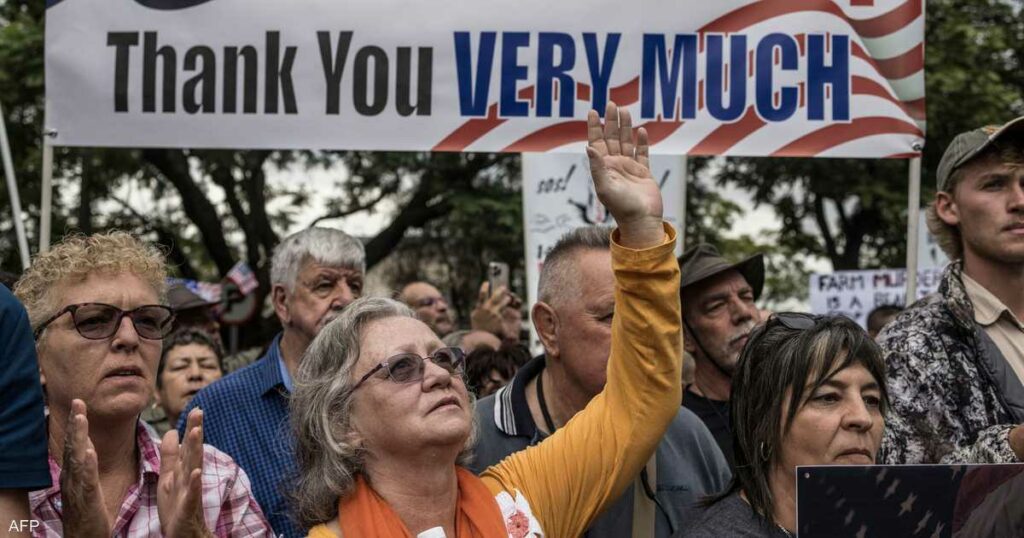 ترامب يغلق الباب أمام اللاجئين.. واستثناء لـ"بيض إفريقيا"