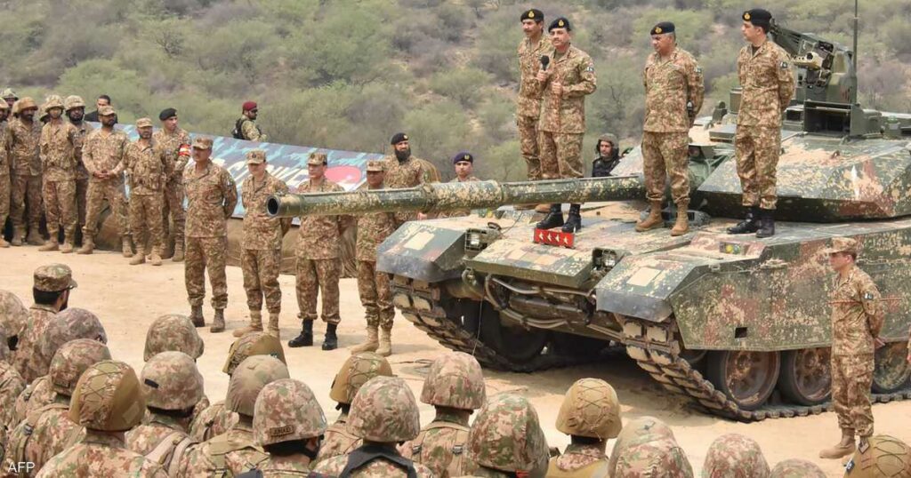 رئيس وزراء باكستان: سيذكر التاريخ كيف أسكتنا الجيش الهندي