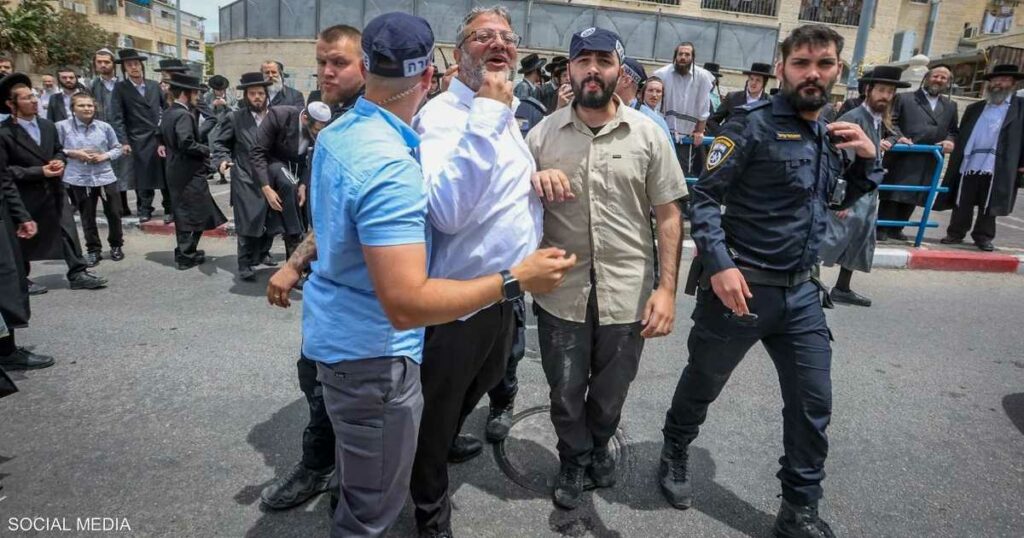 فيديو.. إسرائيليون متطرفون يهاجمون بن غفير ويضربون زوجته