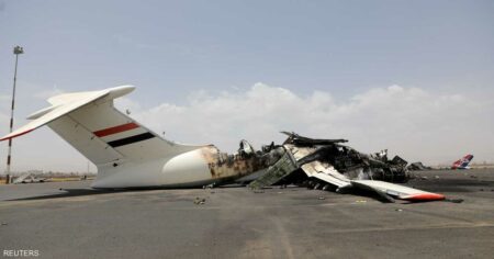 مطار صنعاء يستقبل أول رحلة بعد القصف الإسرائيلي