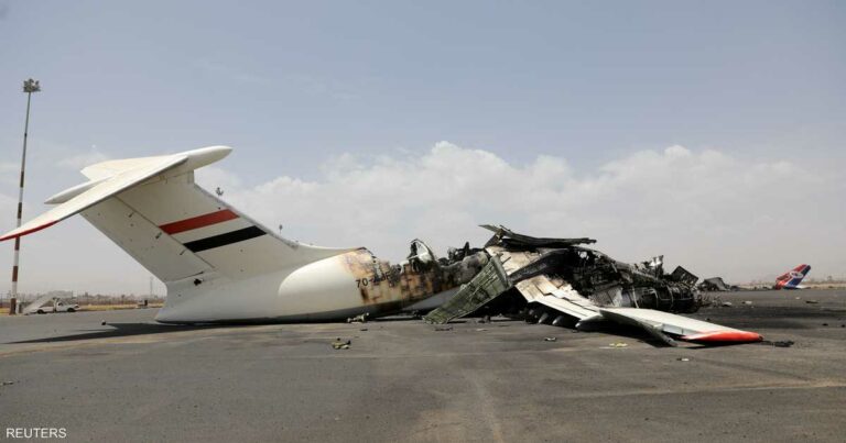 مطار صنعاء يستقبل أول رحلة بعد القصف الإسرائيلي