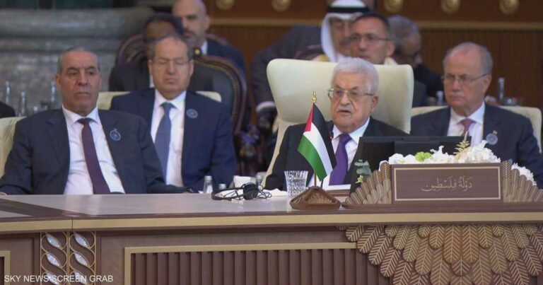 عباس في قمة بغداد: ندعو إلى إلزام حماس بتسليم السلاح للسلطة