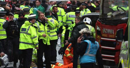 سيارة تصدم محتفلين بتتويج ليفربول.. وكشف هوية السائق