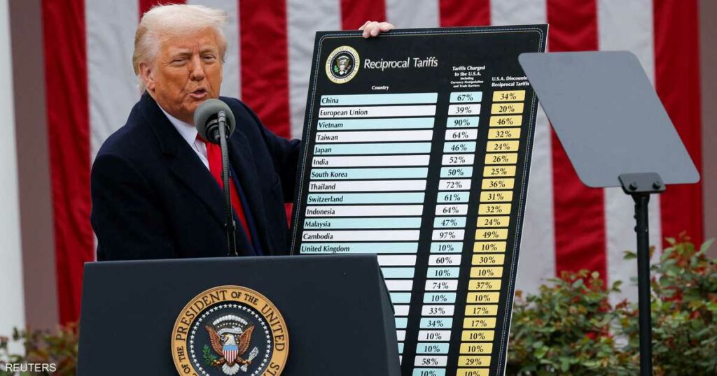 أول تعليق من البيت الأبيض بعد تجميد "رسوم ترامب"