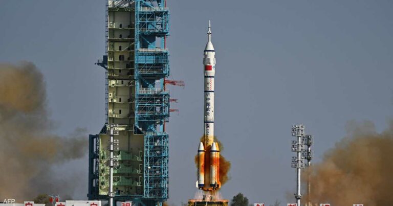 الصين تطلق مهمة فضائية لجمع عينات من كويكب قريب من الأرض