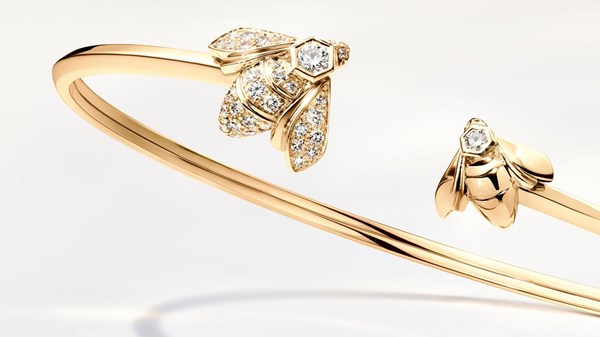 «Bee de Chaumet» في 2025.. سيمفونية من التألق تحتفي بالطبيعة والوحدة «Bee de Chaumet» في 2025.. سيمفونية من التألق تحتفي بالطبيعة والوحدة