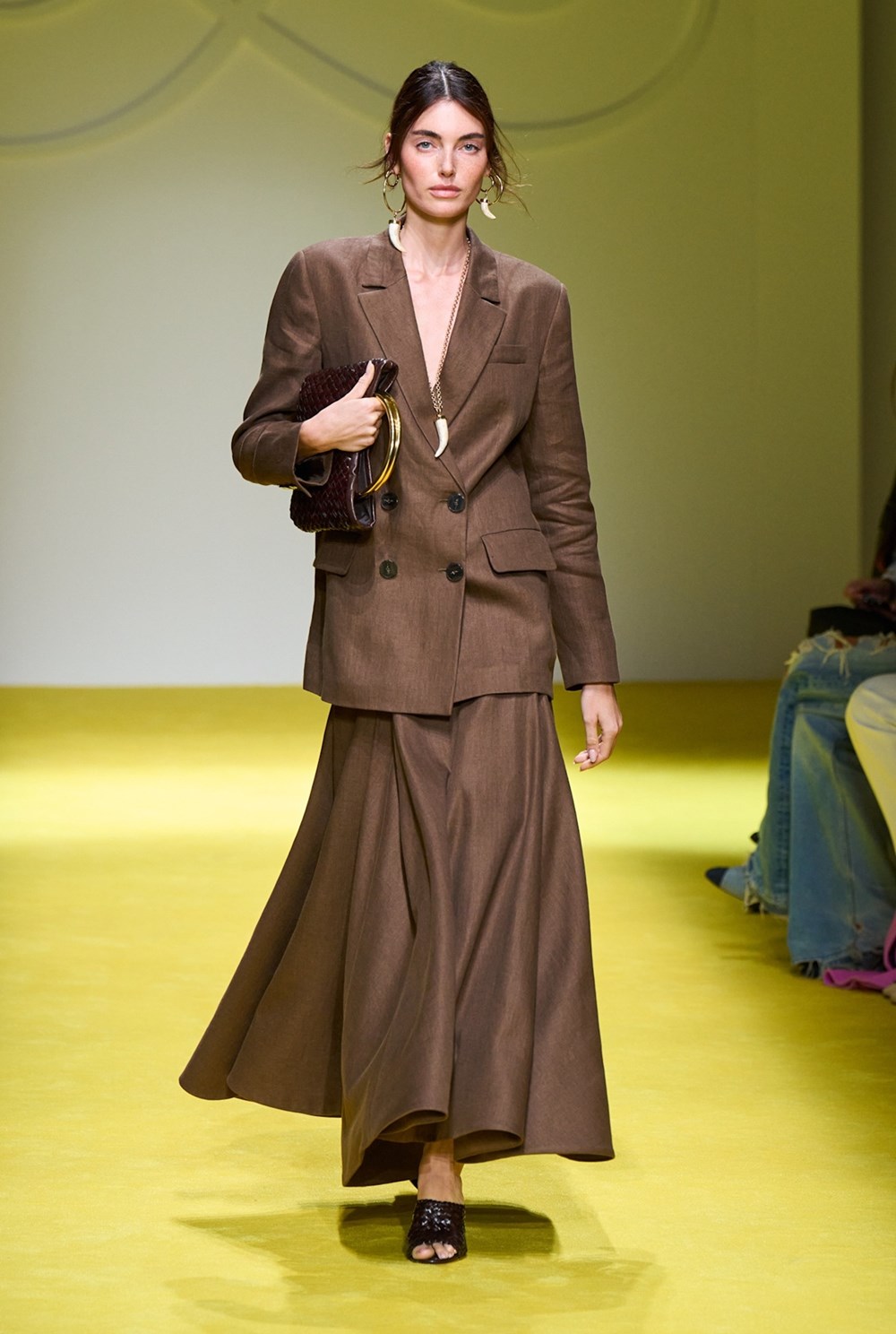 تنسيقات حالمة ورومانسية لصيف 2025