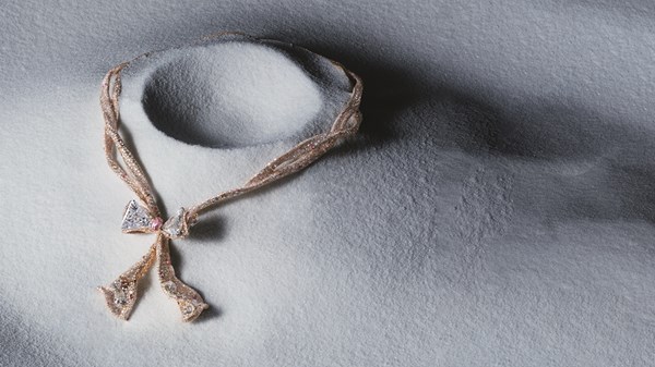 فنٌّ ترتديه عاشقات المجوهرات وهاويات الجمع فنٌّ ترتديه عاشقات المجوهرات وهاويات الجمع