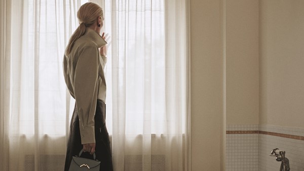 تحية سينمائية للأناقة والجاذبية العصرية تحية سينمائية للأناقة والجاذبية العصرية