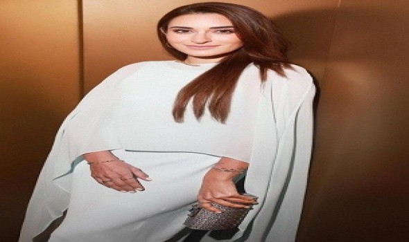 أمينة خليل تتألق في الأبيض بإطلالات عصرية ولمسات أنثوية أمينة خليل تتألق في الأبيض بإطلالات عصرية ولمسات أنثوية