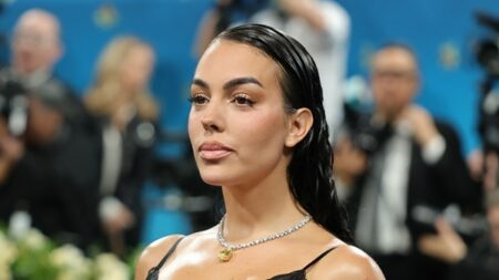 مجوهرات النجمات في حفل ميت غالا 2025.. سحر وفخامة